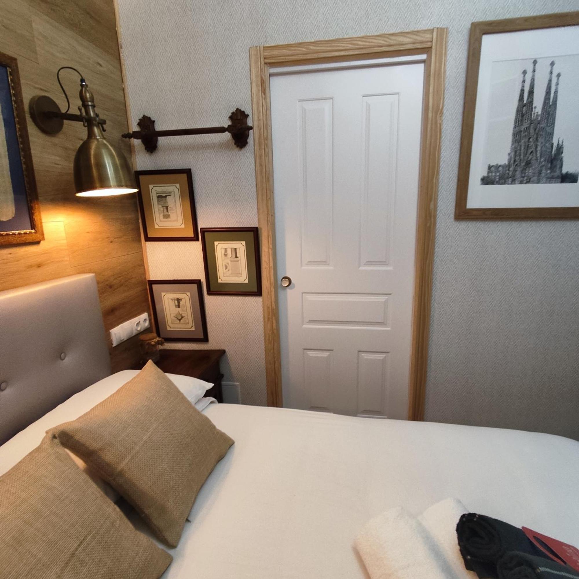 Studio Or Rooms With Private Bathroom Or Rooms With Shared Bathroom Barcelona Exterior foto