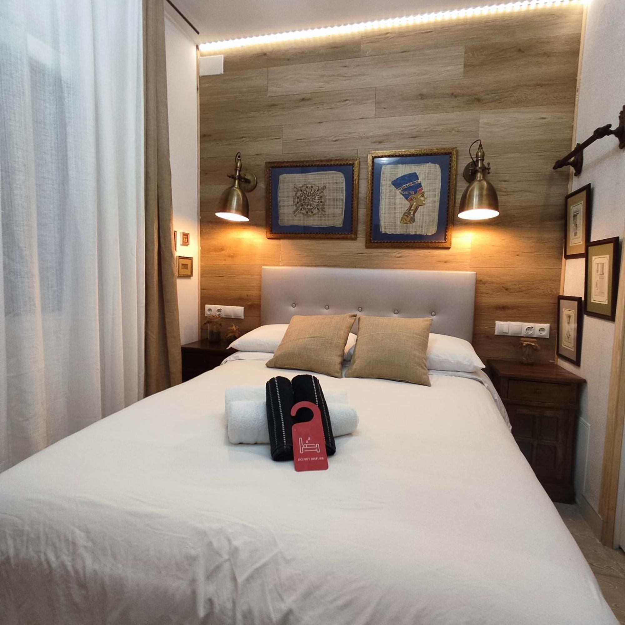 Studio Or Rooms With Private Bathroom Or Rooms With Shared Bathroom Barcelona Exterior foto