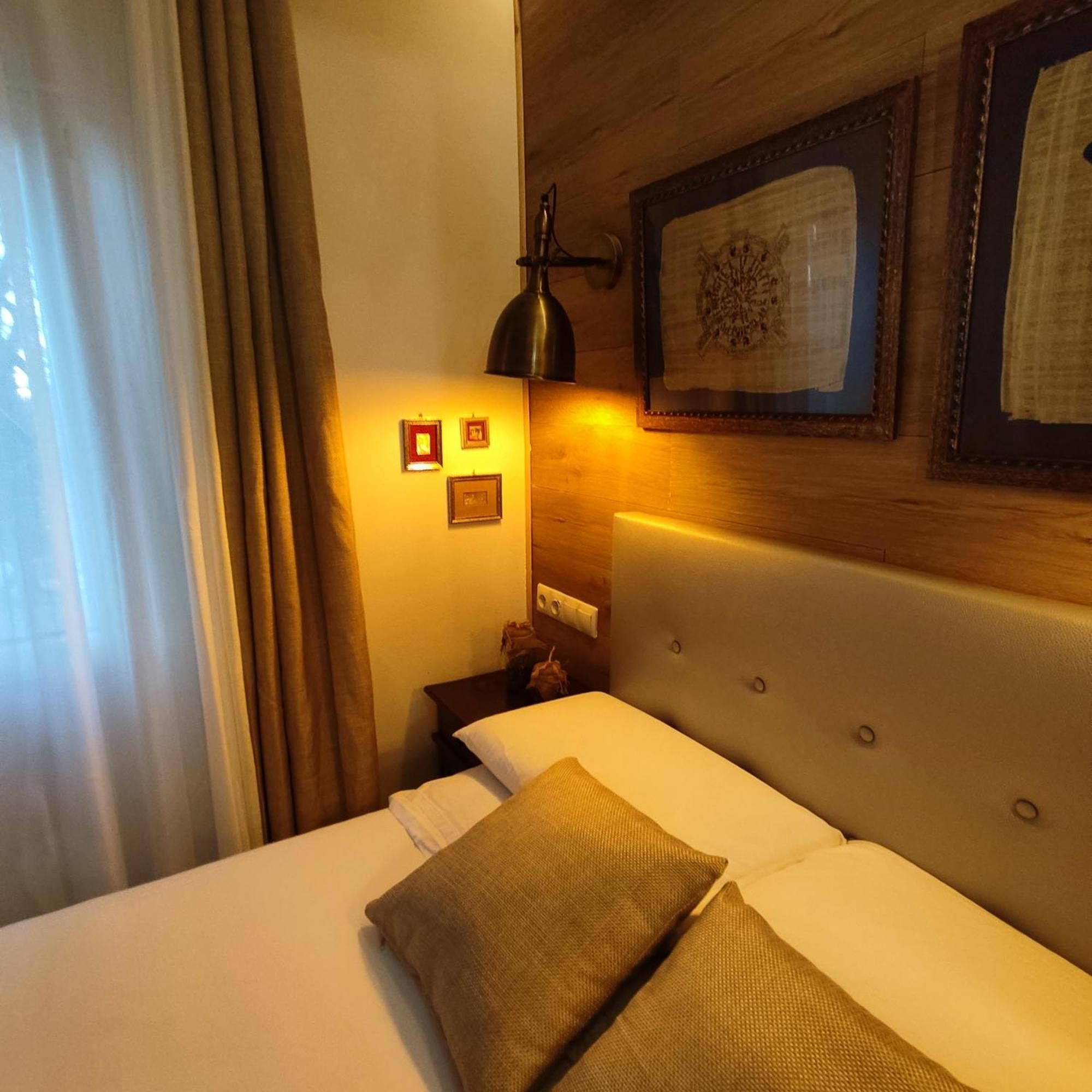 Studio Or Rooms With Private Bathroom Or Rooms With Shared Bathroom Barcelona Exterior foto