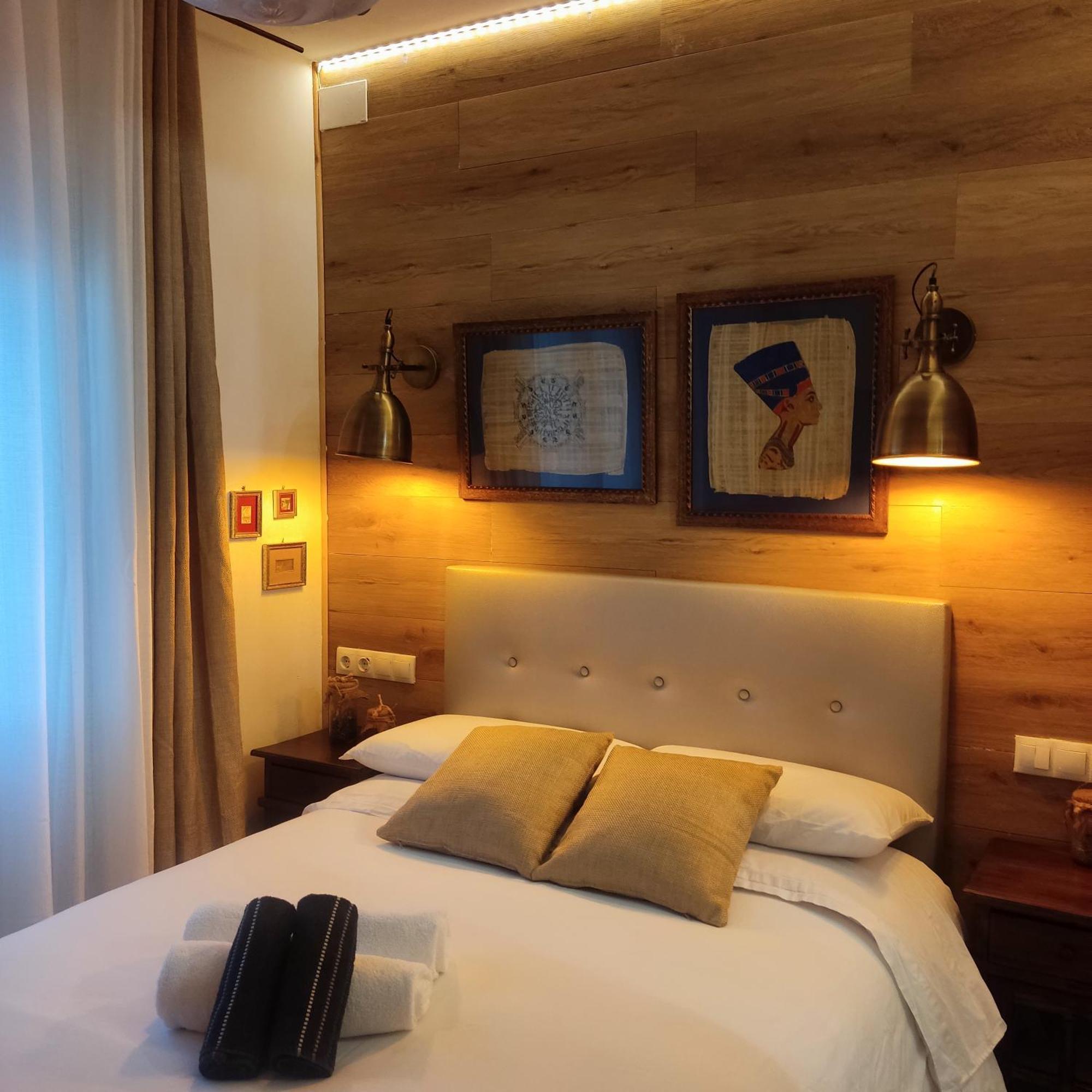 Studio Or Rooms With Private Bathroom Or Rooms With Shared Bathroom Barcelona Exterior foto