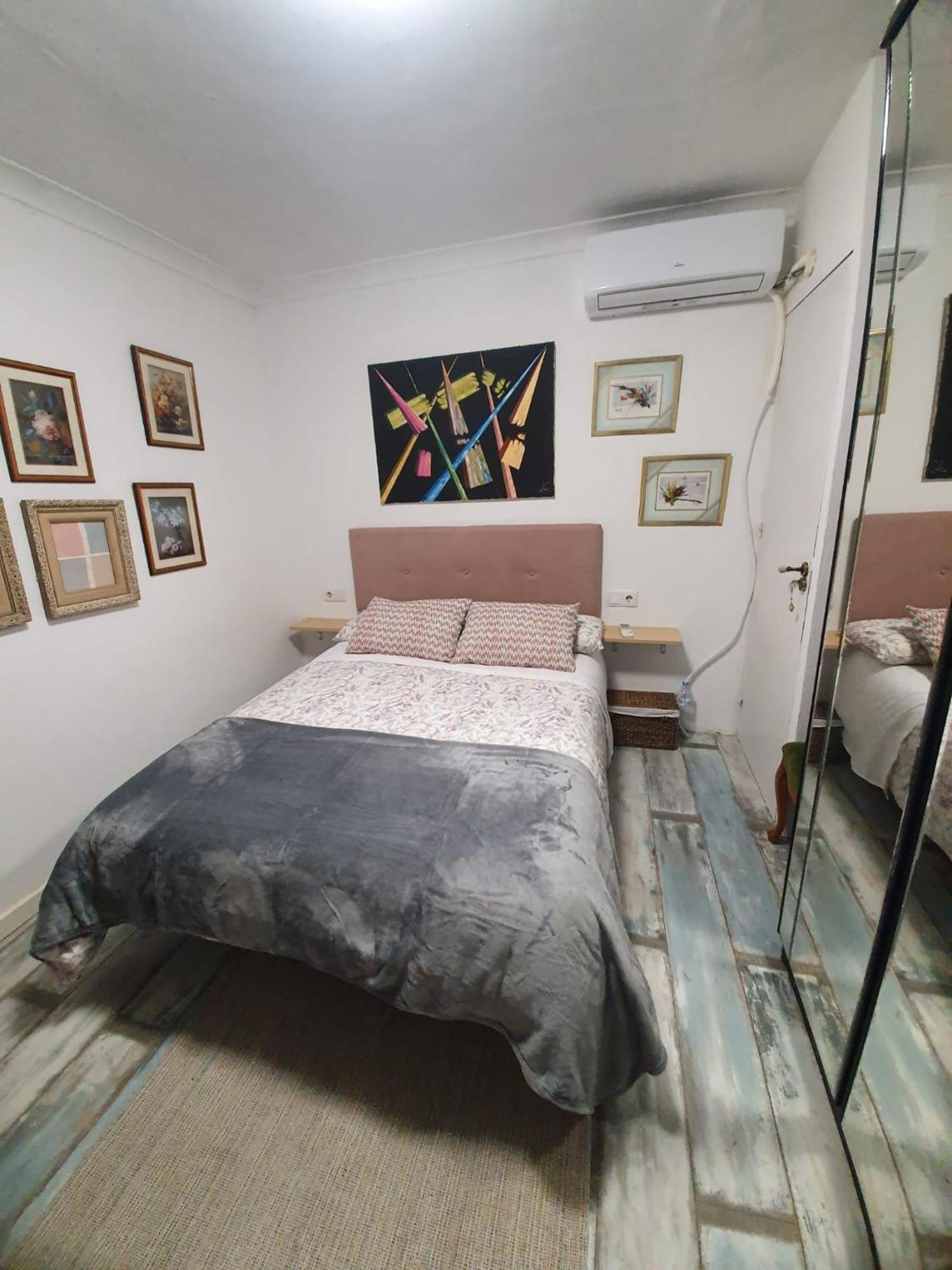 Studio Or Rooms With Private Bathroom Or Rooms With Shared Bathroom Barcelona Exterior foto