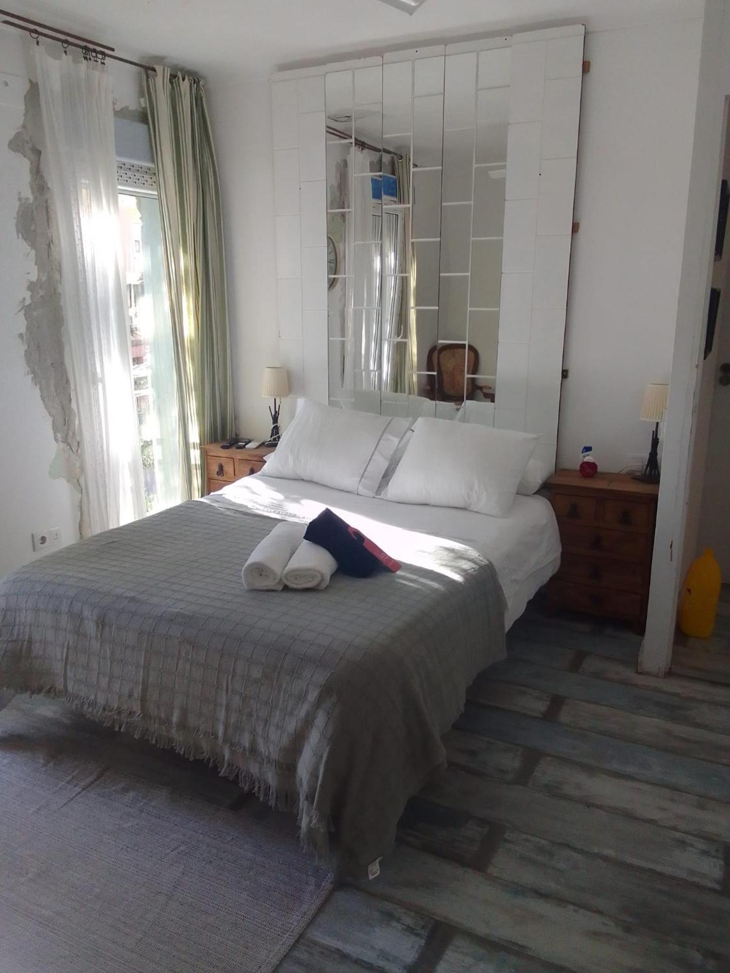 Studio Or Rooms With Private Bathroom Or Rooms With Shared Bathroom Barcelona Exterior foto