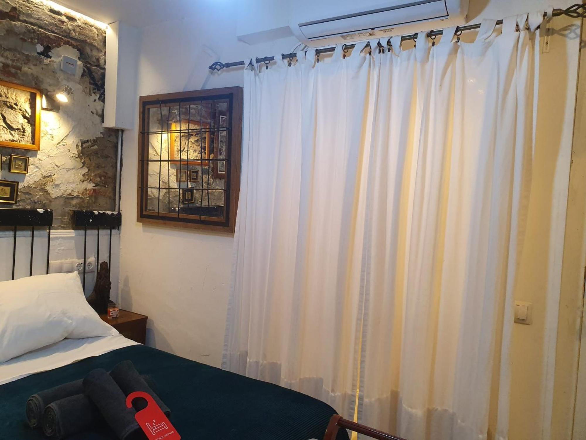Studio Or Rooms With Private Bathroom Or Rooms With Shared Bathroom Barcelona Exterior foto