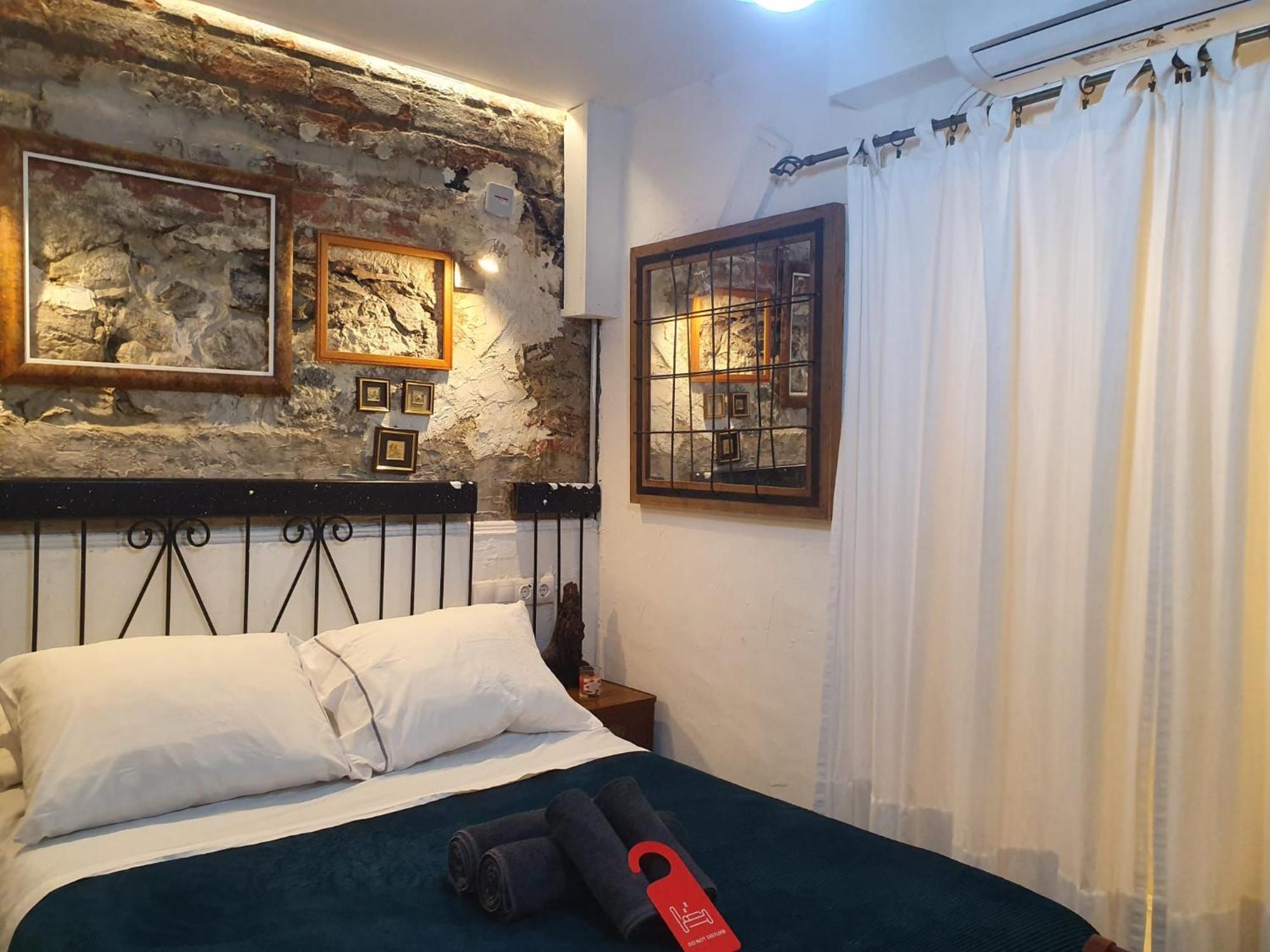 Studio Or Rooms With Private Bathroom Or Rooms With Shared Bathroom Barcelona Exterior foto