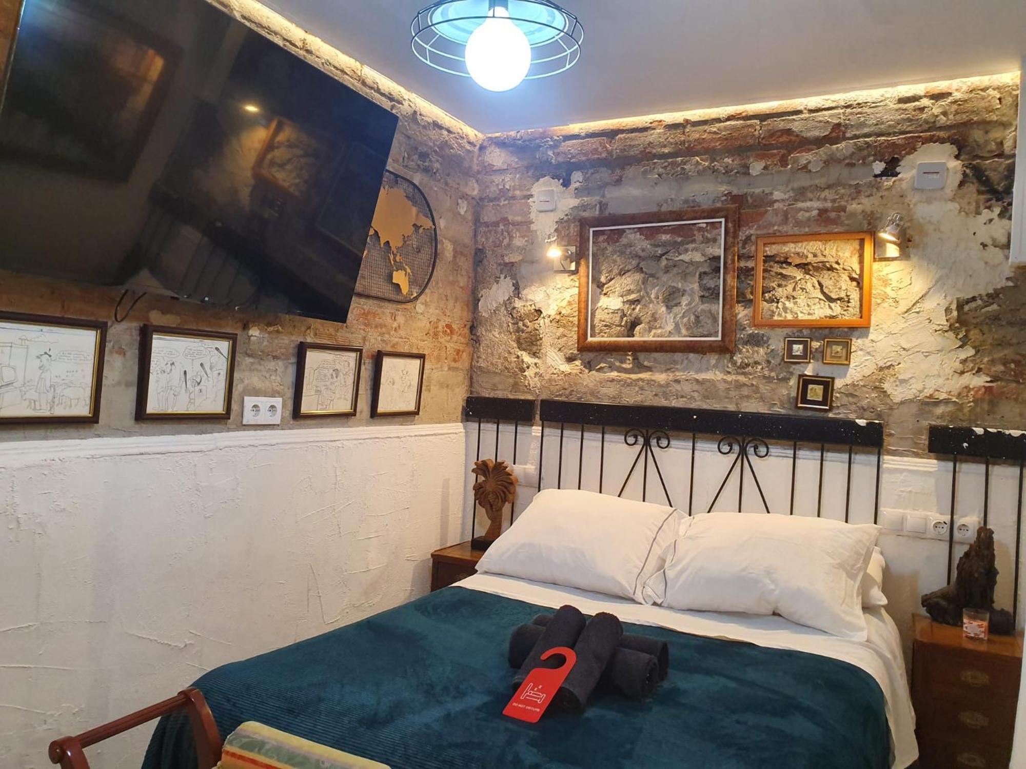 Studio Or Rooms With Private Bathroom Or Rooms With Shared Bathroom Barcelona Exterior foto