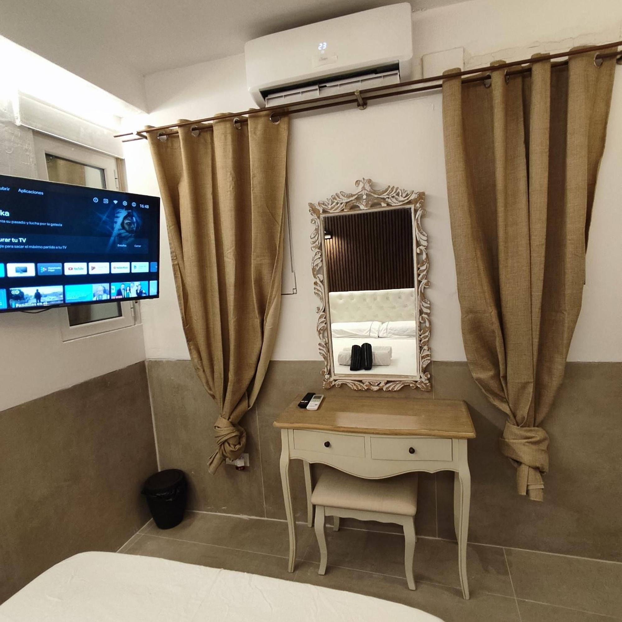 Studio Or Rooms With Private Bathroom Or Rooms With Shared Bathroom Barcelona Exterior foto